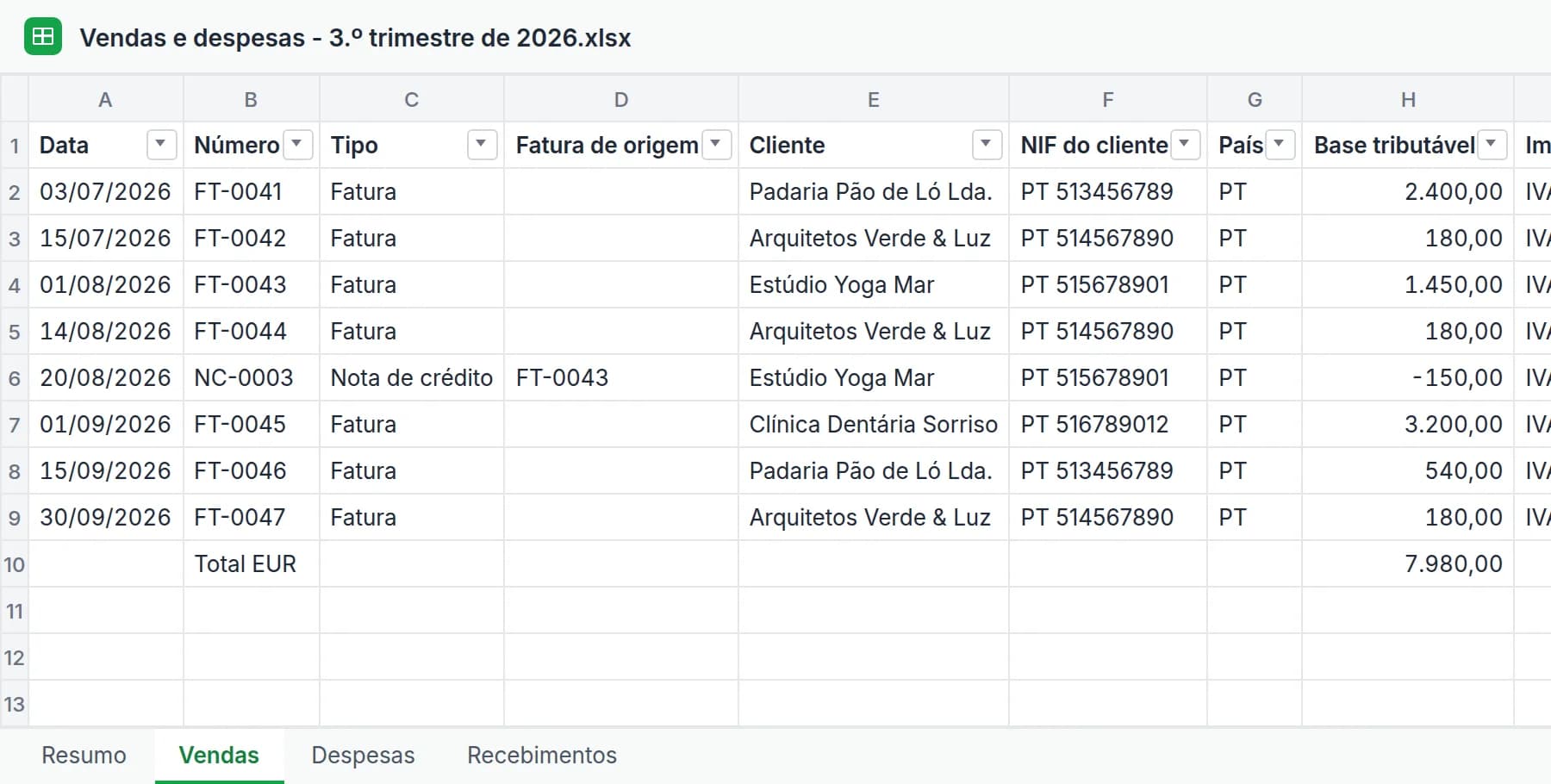 A folha Vendas do Excel para o contabilista: data, número, tipo de documento, cliente, NIF do cliente, base tributável, IVA e taxa de cada fatura do trimestre